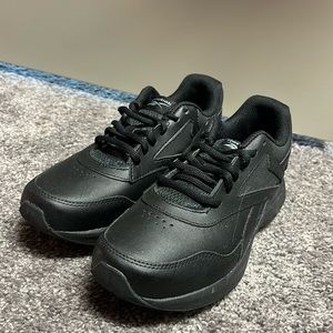 black reebok sneakers 🖤